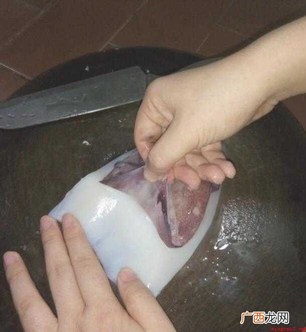 鱿鱼比鱼更好处理,但是对于不靠海少吃海鲜的人来说,还不知道鱿