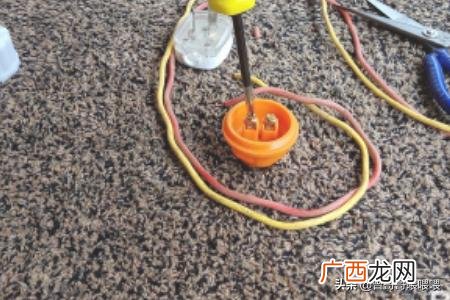 插头怎么接线图解,灯头、插头的接法?