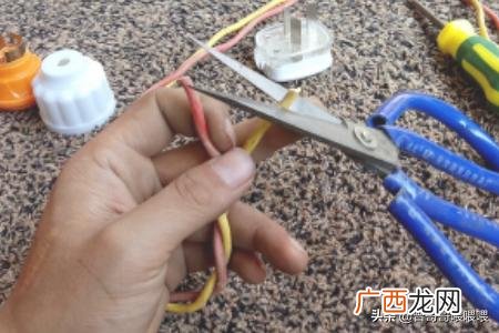 插头怎么接线图解,灯头、插头的接法?