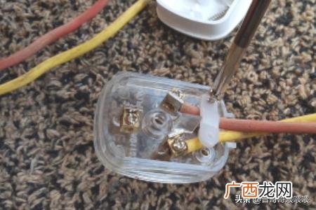 插头怎么接线图解,灯头、插头的接法?