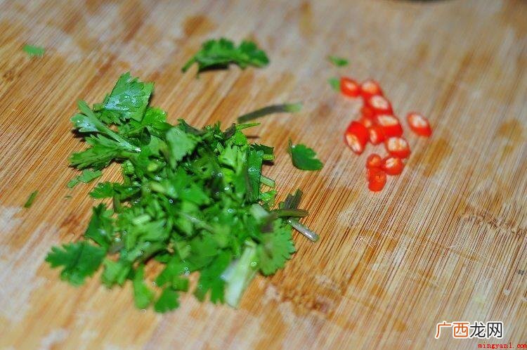 香莱红椒的做法_菜谱大全 怎么做酸辣粉?