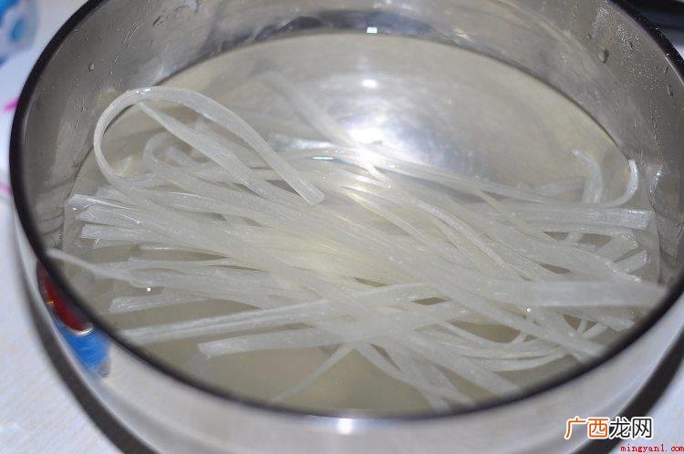 香莱红椒的做法_菜谱大全 怎么做酸辣粉?