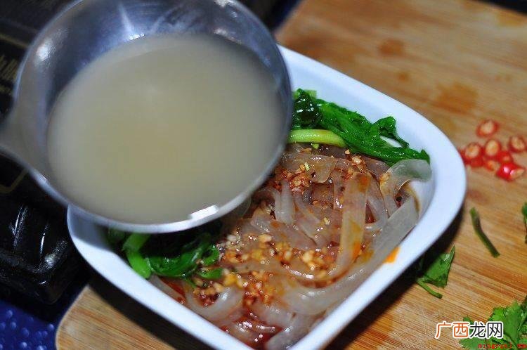 香莱红椒的做法_菜谱大全 怎么做酸辣粉?