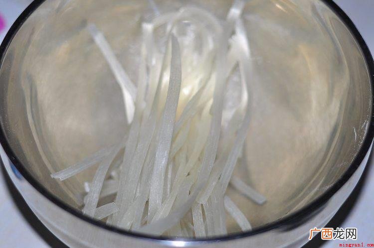 香莱红椒的做法_菜谱大全 怎么做酸辣粉?