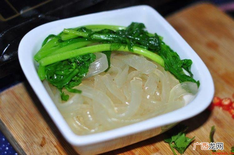 香莱红椒的做法_菜谱大全 怎么做酸辣粉?