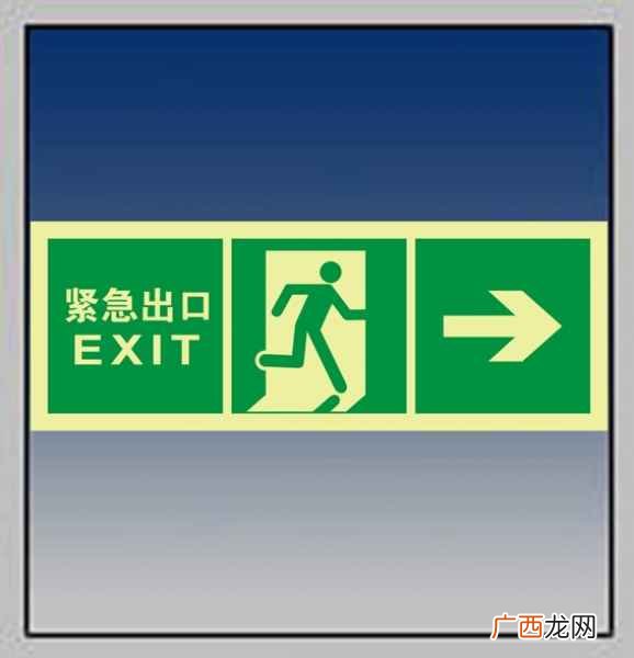 疏散门的开启方向,消防疏散门禁止使用哪四类？