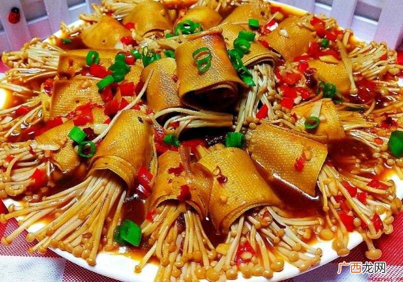 凉拌金针菇同样好吃,清爽开胃的美味,是秋冬季节肉食后最可口的