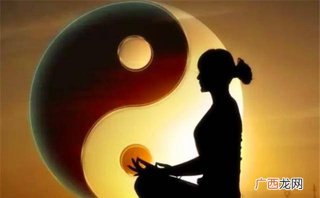 阳气是什么,这是什么意思?故阳气者，一日而主外，平旦人气生，被中而阳气隆，日西而阳气已虚，气门乃闭。是故暮而？