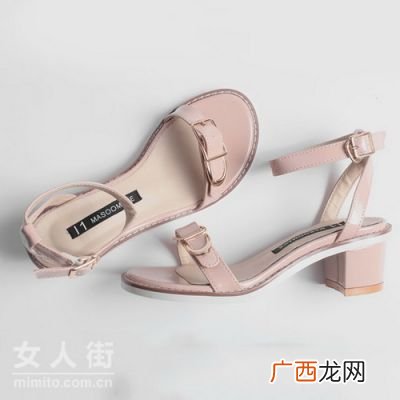 一字带凉鞋如何挑选,脚型穿一字拖鞋还是夹趾凉鞋？