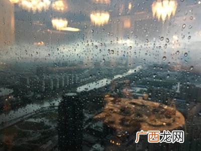 打雷的声音怎么形容,轰雷贯耳的意思？