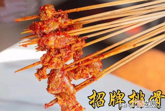 串串香麻辣烫的菜品都有哪些,串串香一般都有什么特色菜呢？