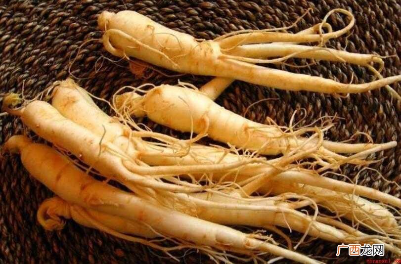 人参开什么颜色的花