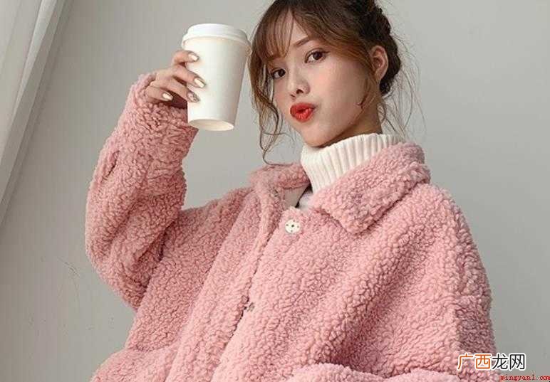 羊羔绒的衣服可以机洗吗