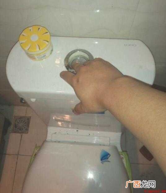 马桶水箱内加入洁厕灵怎么用 洁厕灵怎么用