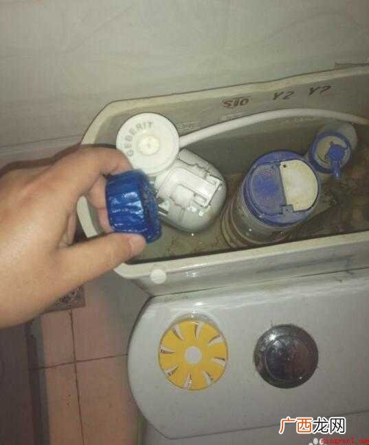 马桶水箱内加入洁厕灵怎么用 洁厕灵怎么用
