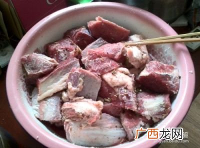 煮整块牛肉的正确方法,煮牛肉正确方法与配料煮白肉？