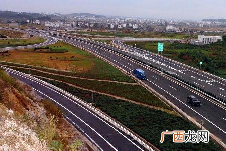 我国大陆第一条高速公路是哪一条,京哈公路的历史？