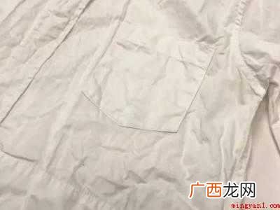白衣服上黑色浮毛怎么去除