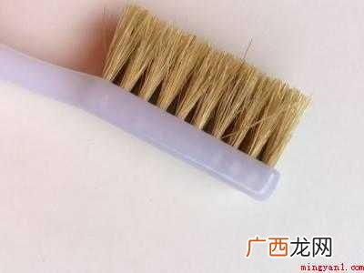 焊接剂胶水用什么可以洗掉的具体操作步骤 焊接胶水用什么可以洗掉