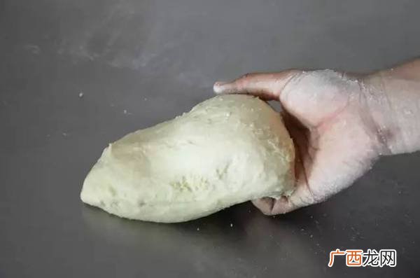 面团如何揉出筋,如何使面团快速出筋？
