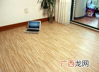 地板革有甲醛吗,环保地板革有味吗？