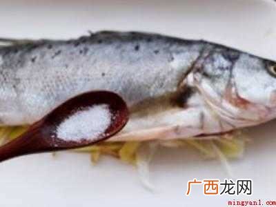 多功能锅怎么蒸鱼
