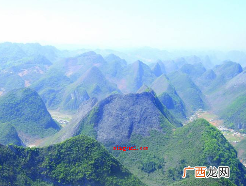 简略回应崇山峻岭:一般用于描述山峰又高又大而险峻,源自晋王羲 崇山峻岭是什么意思