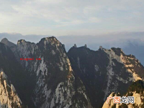 简略回应崇山峻岭:一般用于描述山峰又高又大而险峻,源自晋王羲 崇山峻岭是什么意思