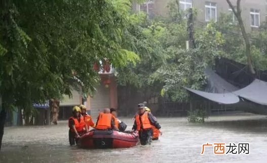 下暴雨的原因,720洪水形成原因？