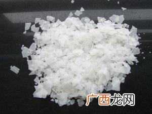 亚硫酸钡是白色沉淀吗,亚硫酸钡为啥溶于强酸？