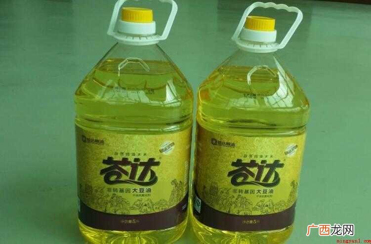 货架上的食品油种类多 贡棉有哪些优缺点 转基因和非转基因油的区别是什么