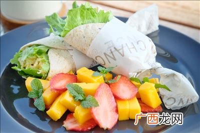 鸡肉卷可以连纸一起加热吗,冷冻鸡肉卷用平底锅加热方法？