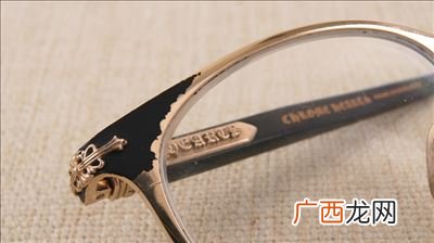克罗心眼镜什么档次,谢霆锋快乐男声带那款半框近视眼镜叫什么牌子？