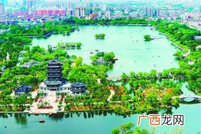 一城山色半城湖的上一句是什么,一城山色半城湖的前面一句是什么？