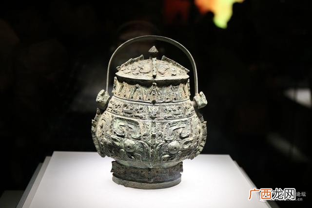 四羊方尊的来历,四羊方尊是商朝末期的礼器，应该在朝歌河南!为什么会在湖南被发现？