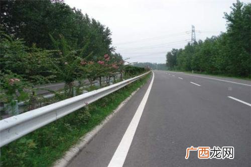 道路和公路的区别,现行道路交通法是哪一年修正？
