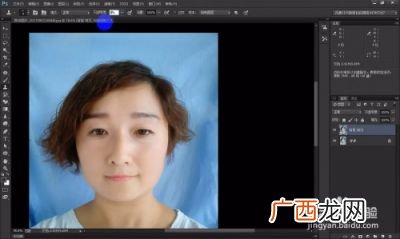 如何拍摄蓝色背景证件照,ps如何制作一寸蓝色证件照？
