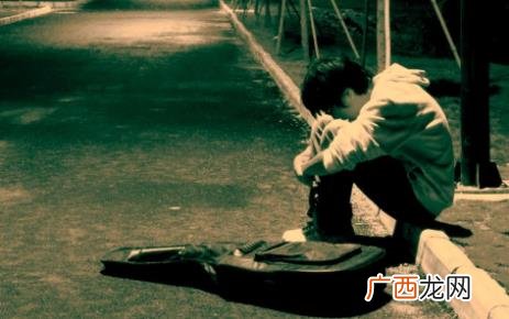 压抑什么意思,当oppress和suppress都表示“压抑、压制”时，两者区别？