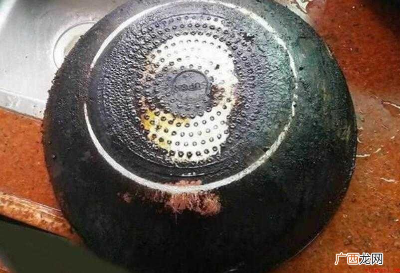 燃气灶用后锅底变黑是怎么回事