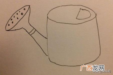 洒水壶怎么画,洒水壶的简笔画怎么画？