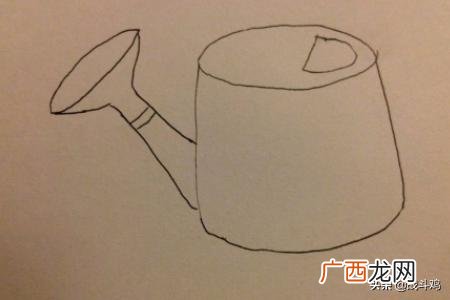 洒水壶怎么画,洒水壶的简笔画怎么画？