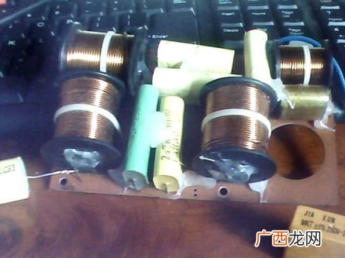 高音嗽叭电容什么作用,16v1000uf电容能用在汽车喇叭上有什么用？