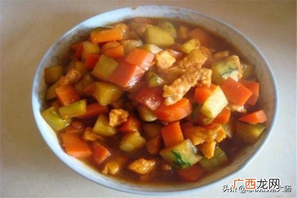 黄瓜炒鸡丁的做法,鸡肉炒胡萝卜黄瓜丁做法？
