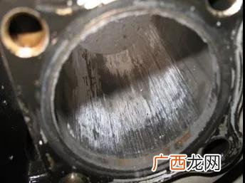 汽车拉缸有什么现象,发动机拉缸是什么表现?在启动中有什么表现？