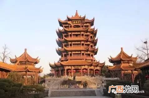 黄鹤楼位于长江大桥的哪一面,乘黄河去此地空余黄鹤楼，描写的是哪座城市？