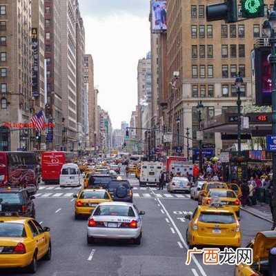 世界上第一辆汽车是意大利人卡尔 世界上是先有红绿灯还是先有汽车？