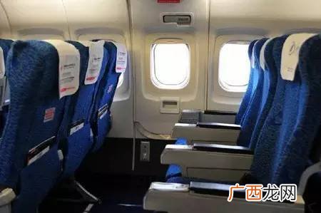 飞机选座位什么位置好,坐飞机选靠窗的位置怎么选？
