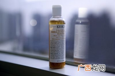 科颜氏金盏花水作用,ahc爽肤水跟金盏花哪个好？