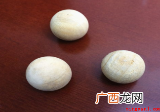 樟脑丸放到房间里散发的味对人有危害吗 樟脑丸放在卧室里散出的味对人有害吗