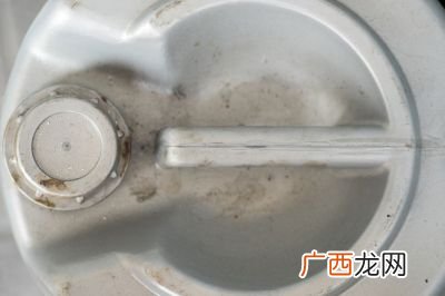 水垢怎么清除,什么能除水垢？
